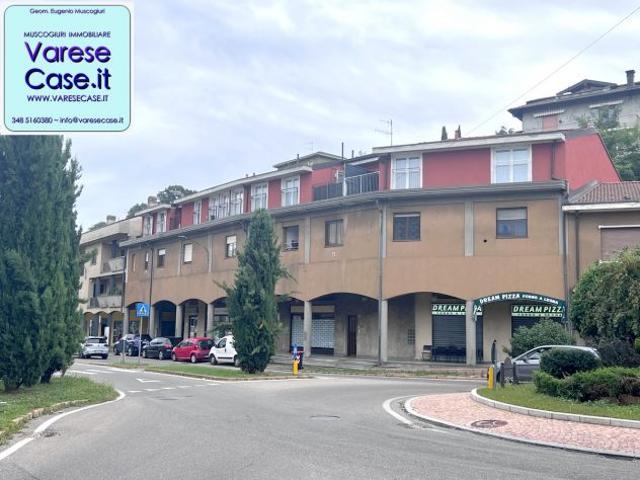 Appartamento in vendita a Azzate, Lombardia