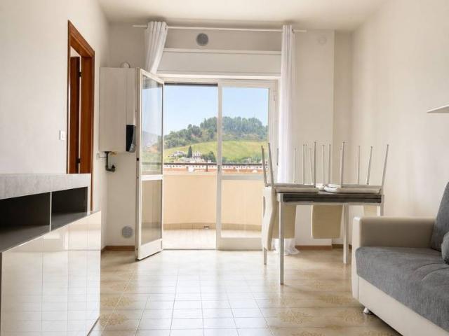 Appartamento in affitto a Brecciarolo, Marche