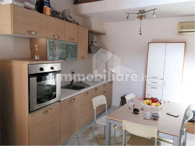 Appartamento in affitto a Sant'Agostino città-Porta Castello, Re