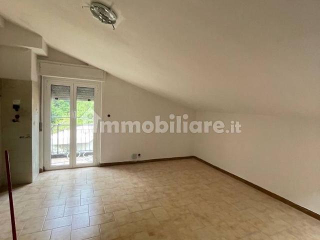 Appartamento in affitto a Neirone, Liguria