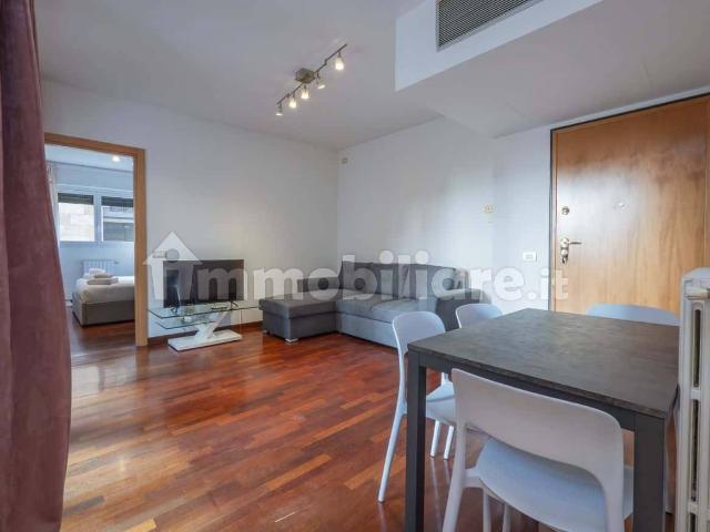 Appartamento in affitto a Municipio 9, Milano