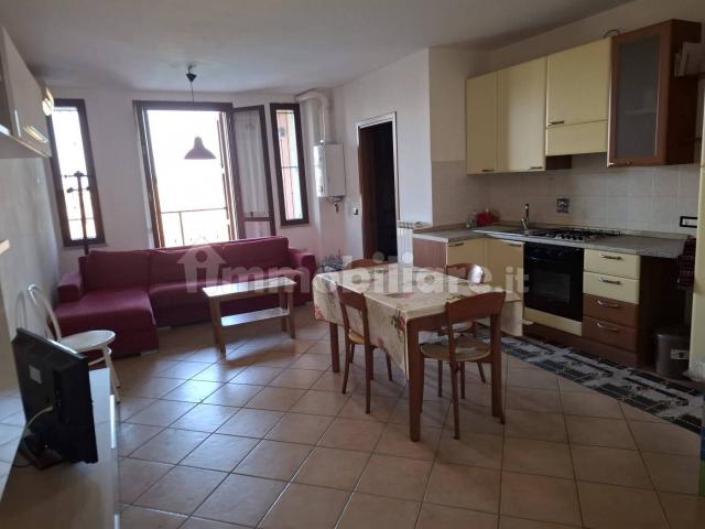Appartamento in affitto a Marmirolo, Re