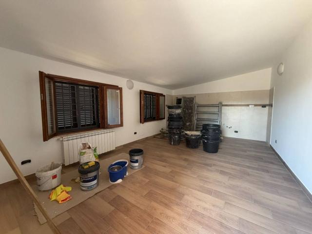 Appartamento in affitto a Centroni, Roma