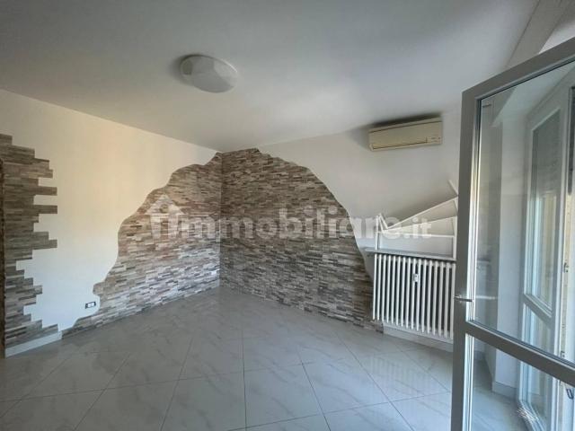 Appartamento in affitto a Vallone, Pavia