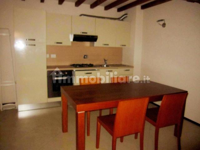 Appartamento in affitto a San Pietro città, Re