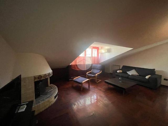 Appartamento in affitto a Morena, Roma
