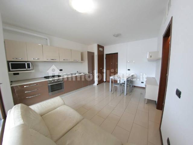 Appartamento in affitto a Biandronno, Lombardia