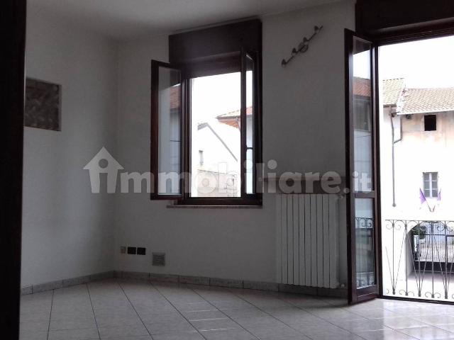 Appartamento in affitto a Cameri, Novara