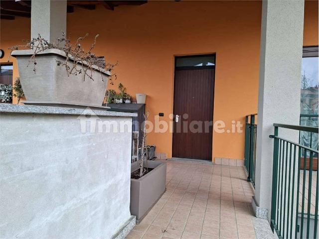Appartamento in affitto a Daverio, Lombardia