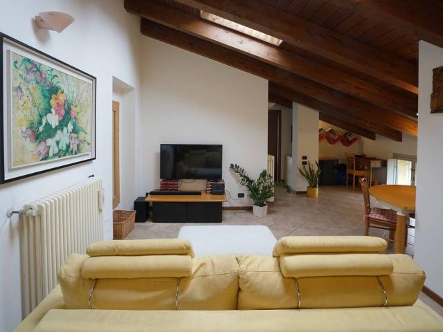 Appartamento in affitto a Arlate, Calco