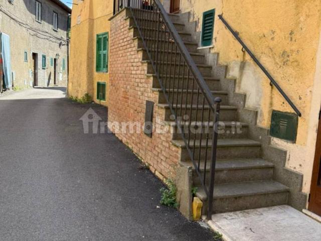 Appartamento in affitto a Capodimonte, Lazio