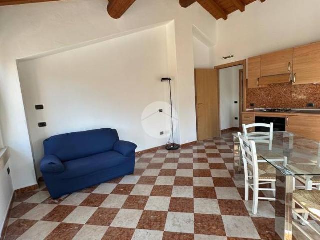 Appartamento in affitto a Sommacampagna, Verona