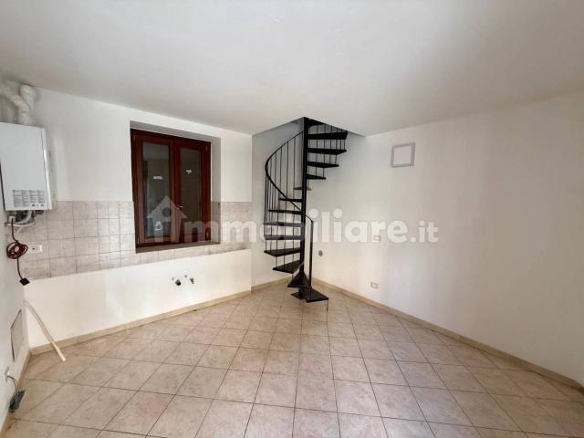 Appartamento in affitto a Menegardo, Bregnano