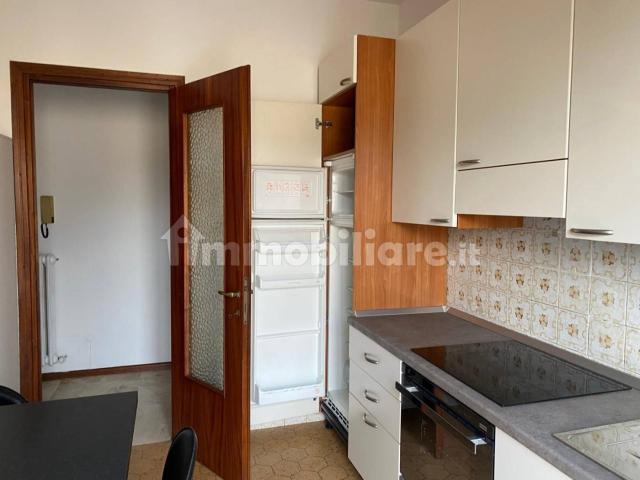 Appartamento in affitto a Valmadrera, Lombardia