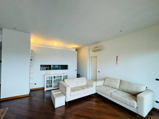 Appartamento in affitto a Desenzano Del Garda, Lombardia
