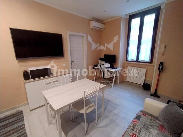 Appartamento in affitto a Municipio 6, Milano
