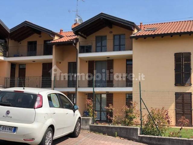 Appartamento in affitto a Varano Borghi, Lombardia
