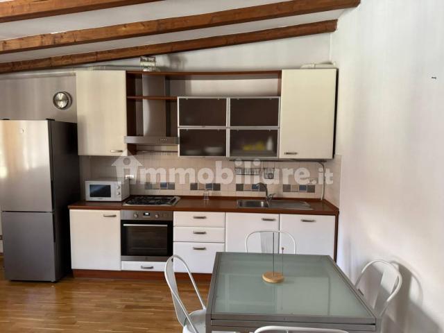 Appartamento in affitto a Municipio 9, Milano