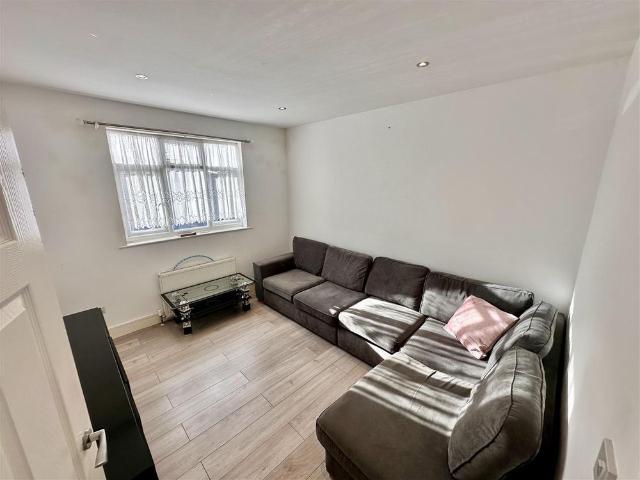 Apartment for rent in London Borough of Ealing, Perivale