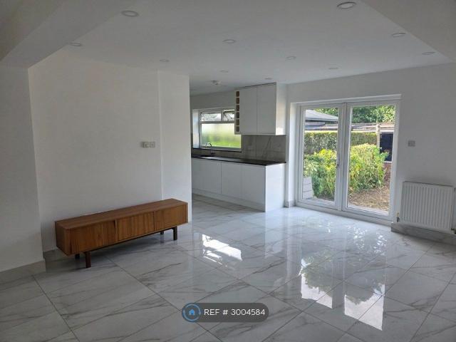House for rent in London Borough of Ealing, Greater London