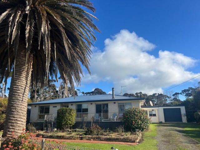 House for sale in Naracoopa, Tasmania