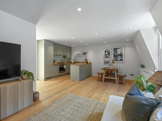 Apartment for rent in Marylebone, Greater London