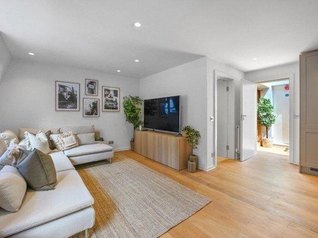 Apartment for rent in Marylebone, Greater London