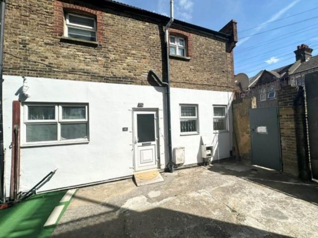House for rent in Silvertown, Greater London