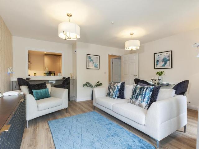 Apartment for rent in Longlands, Frognal