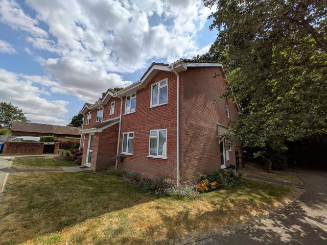 Apartment for rent in Hart, Hampshire