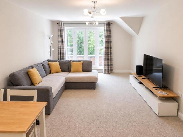 Apartment for rent in Woodloes Park, Green Close