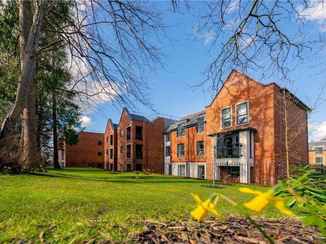 Apartment for rent in Hounsome Fields, Priest Down