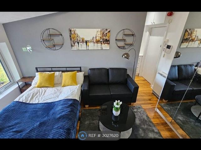Studio for rent in Victoria Park, Manchester