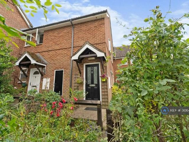 Apartment for rent in Farncombe, Waverley