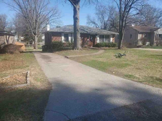 House for sale in Oakwood Heights, East Alton