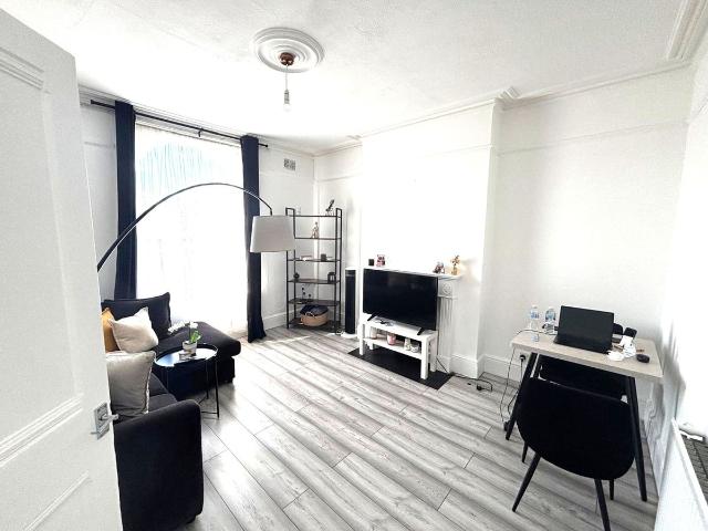 Apartment for rent in London Borough of Croydon, Greater London