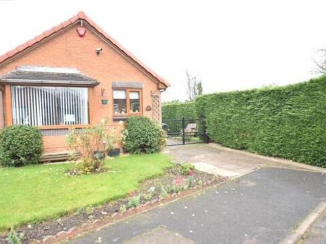 House for sale in Whinmoor, West Yorkshire