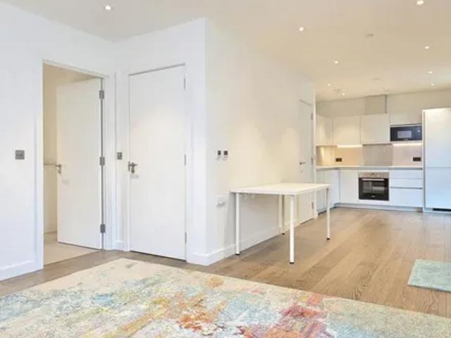 House for rent in Queen's Park, Greater London
