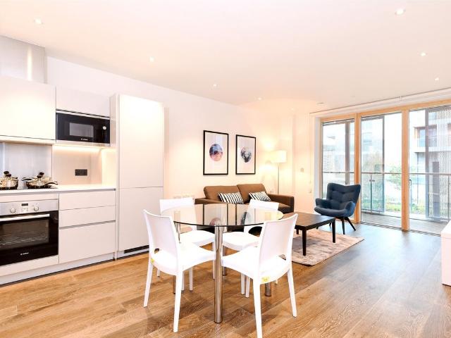Apartment for rent in Queen's Park, Greater London