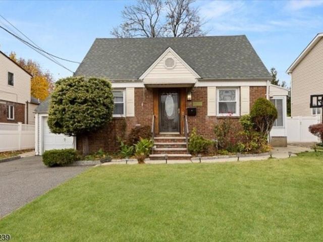 House for sale in Elmwood Park, New Jersey