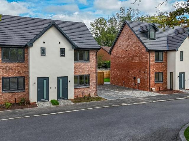 Property for sale in Oakwood