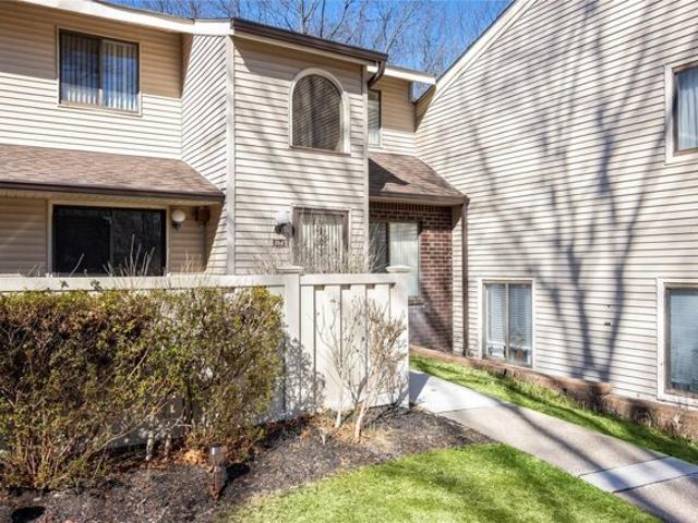 Condo for sale in Coram