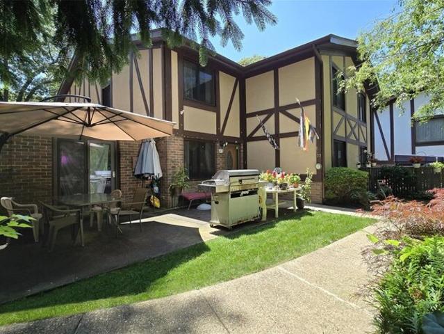 Condo for sale in Coram
