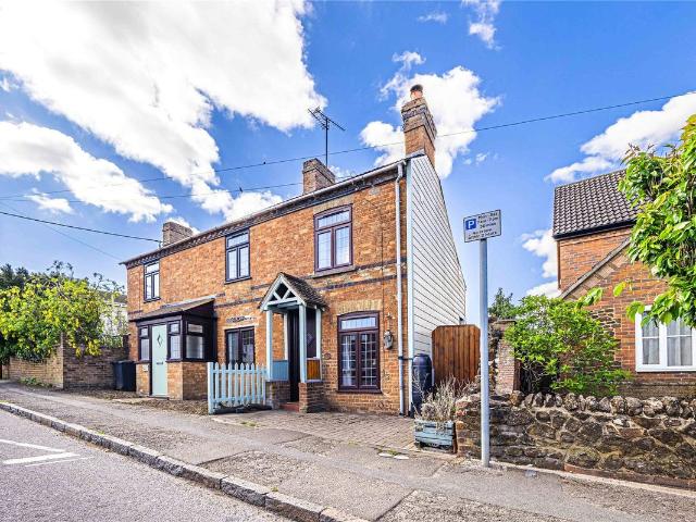 House for rent in Heath And Reach, Bedfordshire