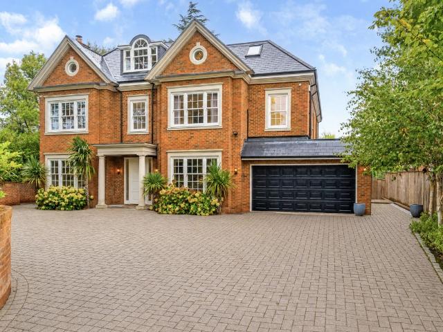 Apartment for rent in Oxshott, Elmbridge