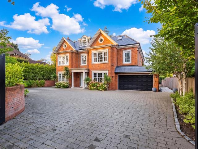 House for rent in Oxshott, Elmbridge