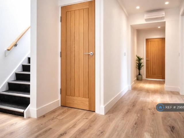Apartment for rent in Woodhouse, Brighouse