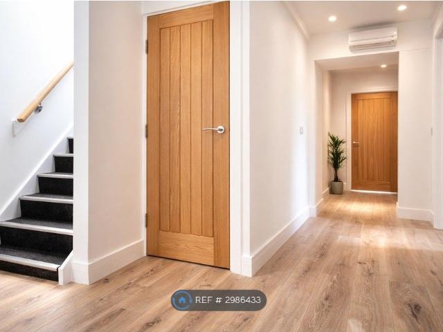 House for rent in Woodhouse, Brighouse