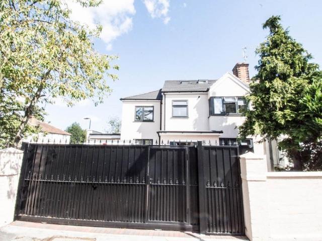 House for rent in London Borough of Ealing, Greater London