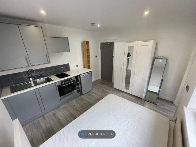 Studio for rent in London Borough of Ealing, Greater London